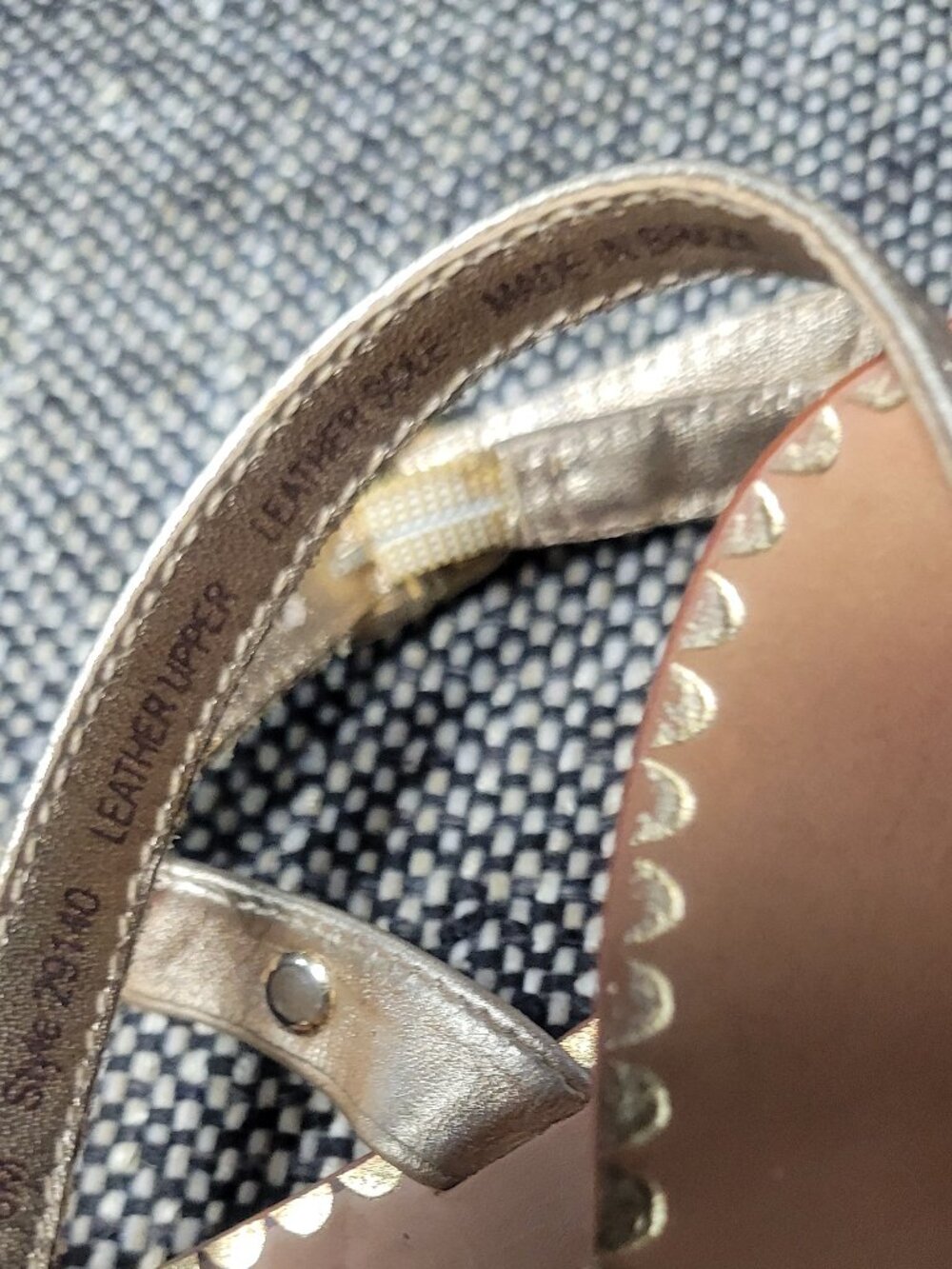 Lilly Pulitzer Gold Leather Studded T Strap Sandals Women's Size 6 - Picture 8 of 11